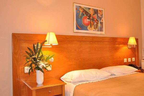 Hotel Bretagne (Corfu)